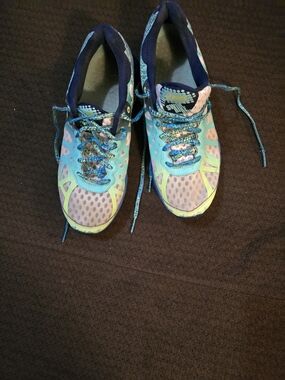 Women’s Athletic Running Shoes in Teal and Navy